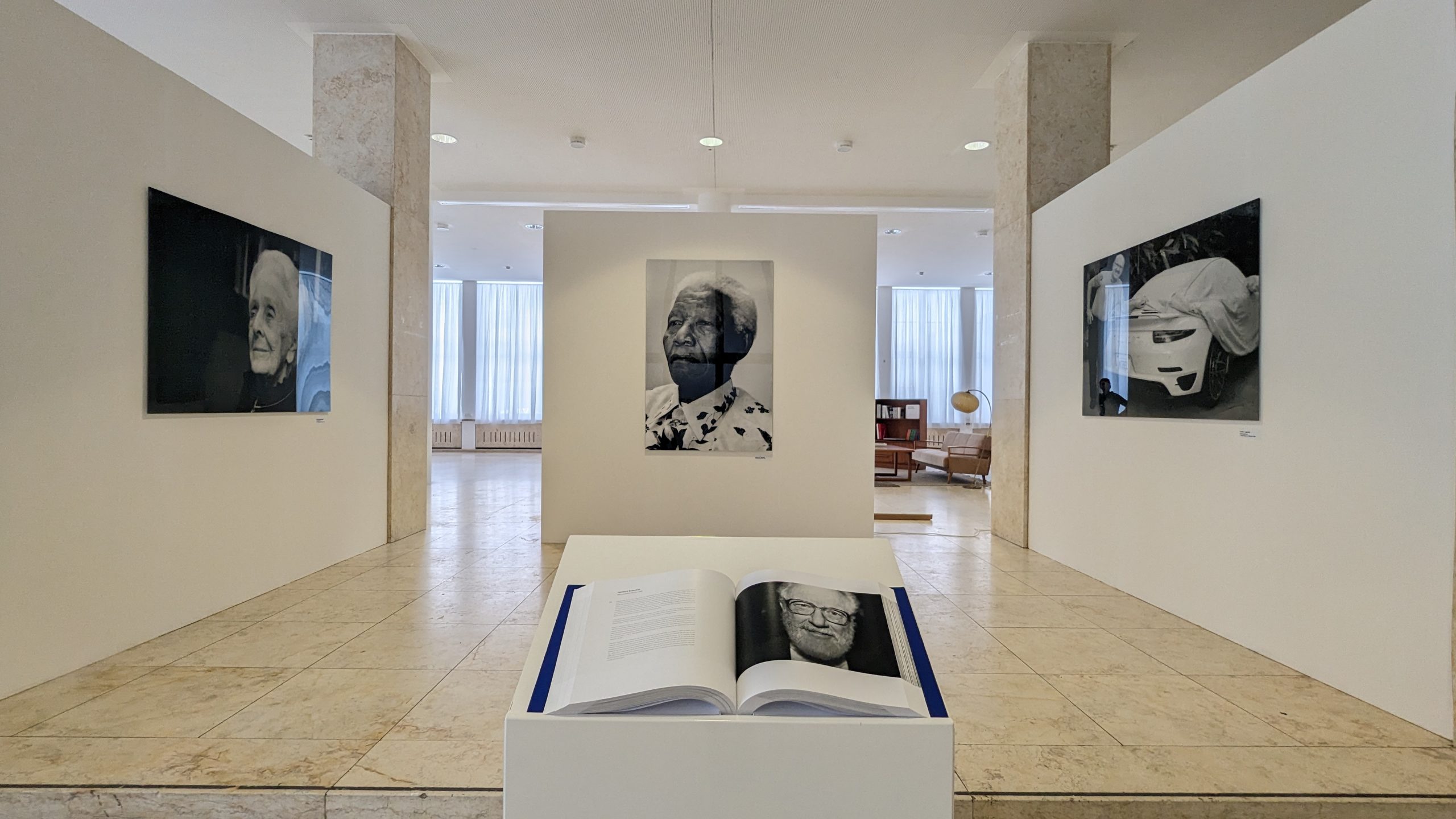 Ausstellung Nobel Heroes von Fotograf Peter Badge